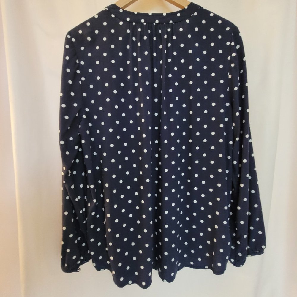 NEW WITHOUT TAGS - RELAXED POPOVER NAVY POLKA DOT BLOUSE - SIZE L - Picture 5 of 10